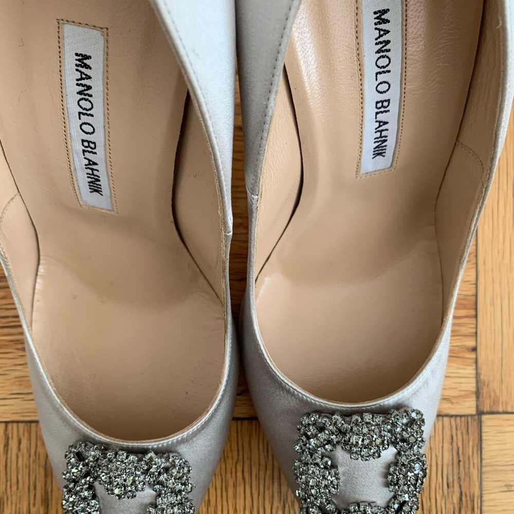 MANOLO BLAHNIK Hangisi 105 silver grey satin pump - Picture 13 of 14